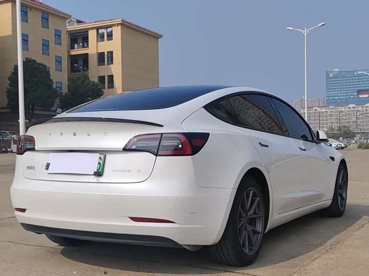Фото 6 - Tesla Model 3