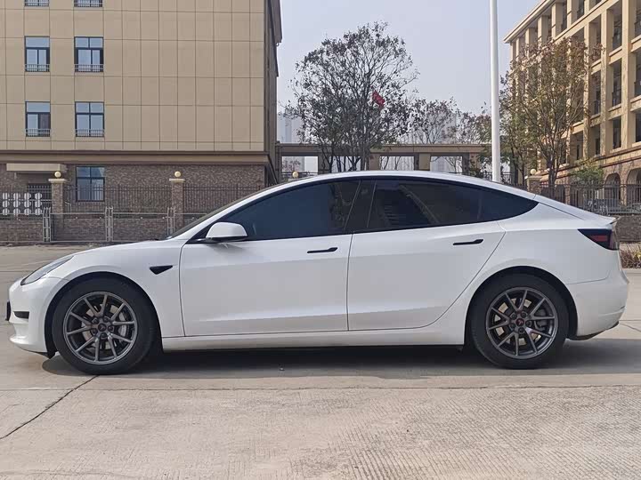 Фото 7 - Tesla Model 3