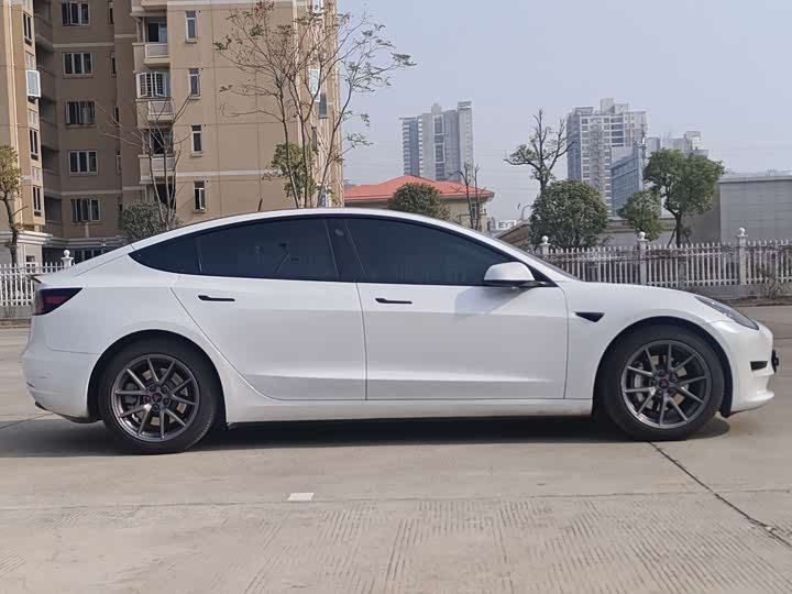 Фото 8 - Tesla Model 3