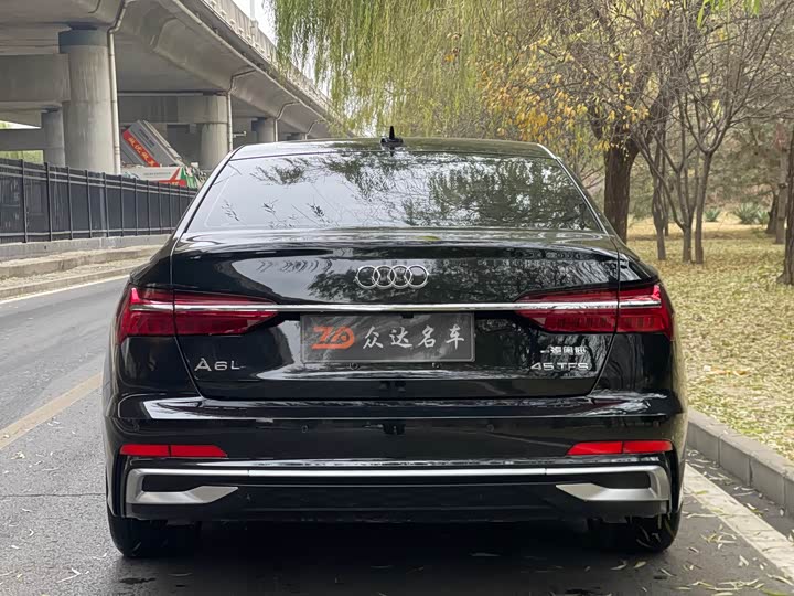 Фото 15 - Audi A6L