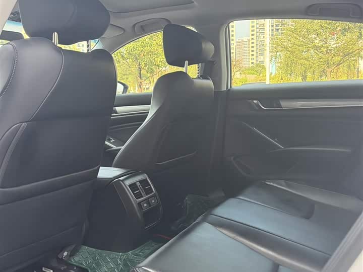 Zdjęcie 10 - Honda Accord