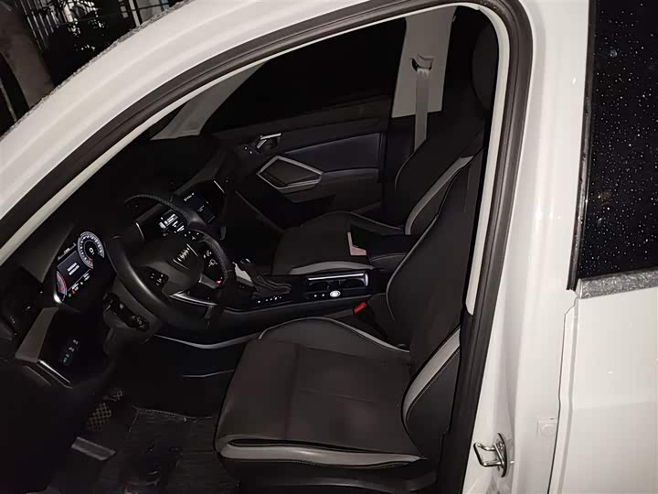 Фото 8 - Audi Q3