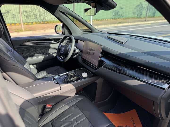 Фото 12 - Zeekr 009