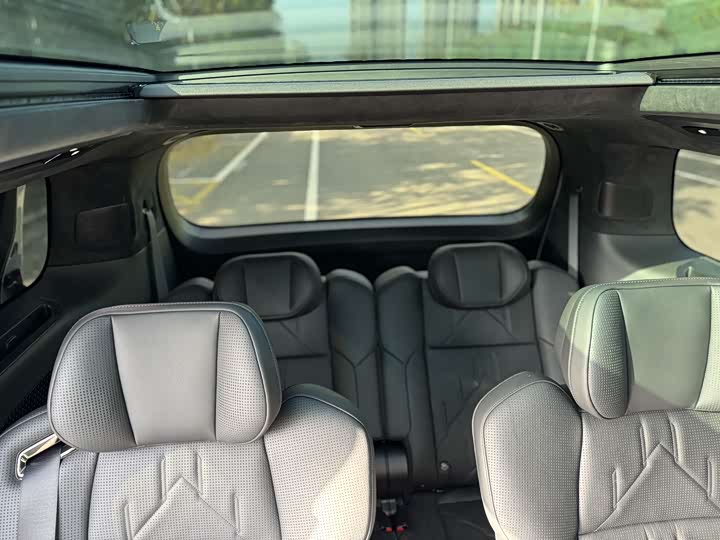 Фото 13 - Zeekr 009