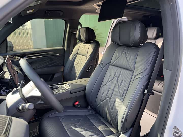 Фото 14 - Zeekr 009