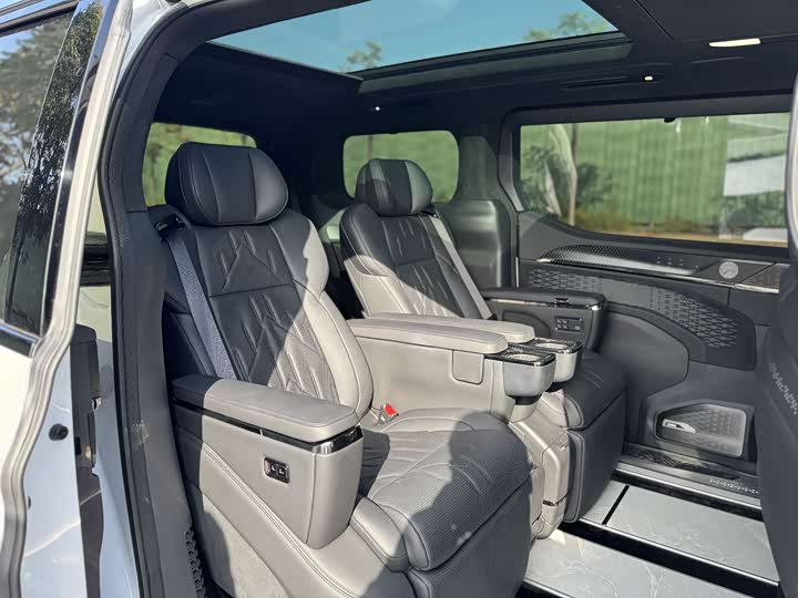 Фото 15 - Zeekr 009