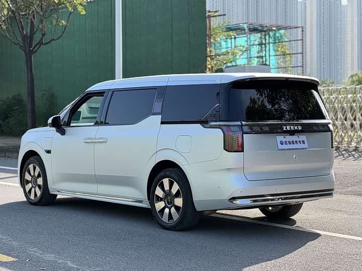 Фото 4 - Zeekr 009