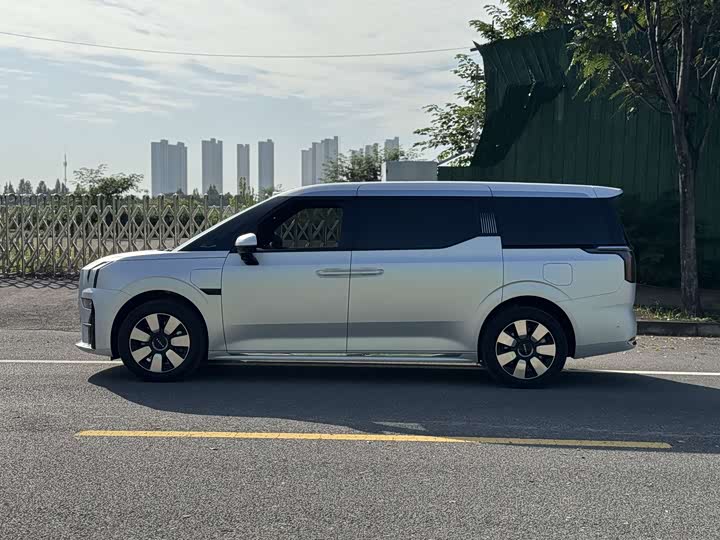 Фото 6 - Zeekr 009