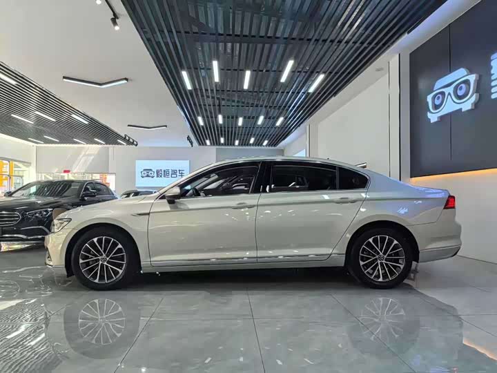 Фото 8 - Volkswagen Magotan