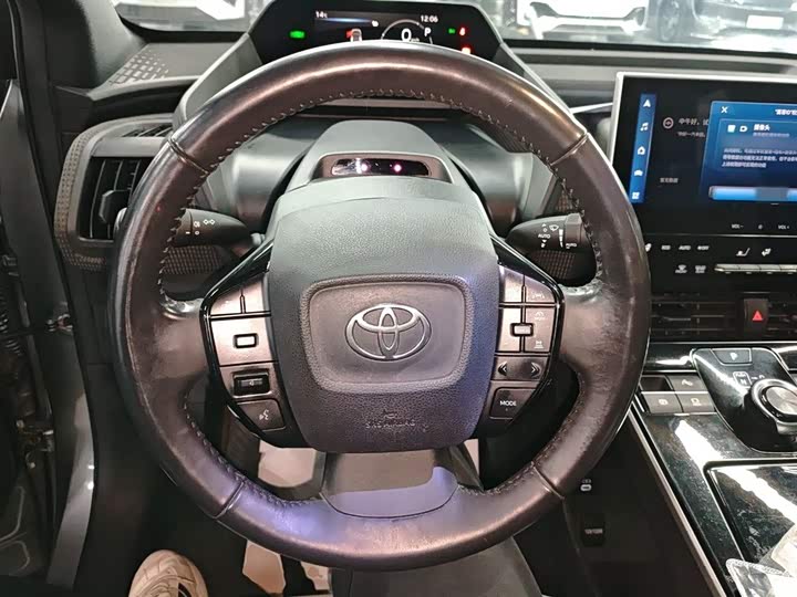 Фото 11 - Toyota bZ4X