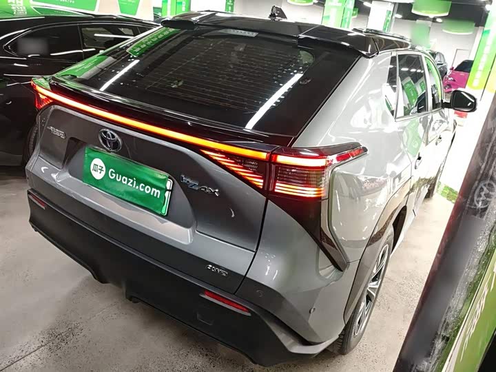 Фото 7 - Toyota bZ4X