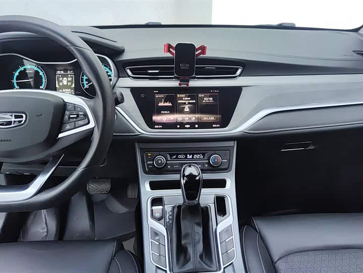 Фото 13 - Geely Emgrand