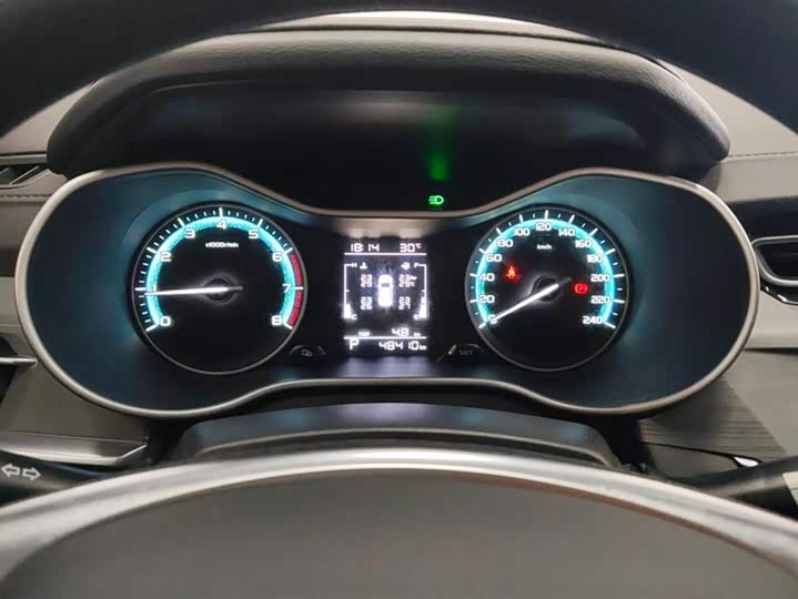 Фото 14 - Geely Emgrand