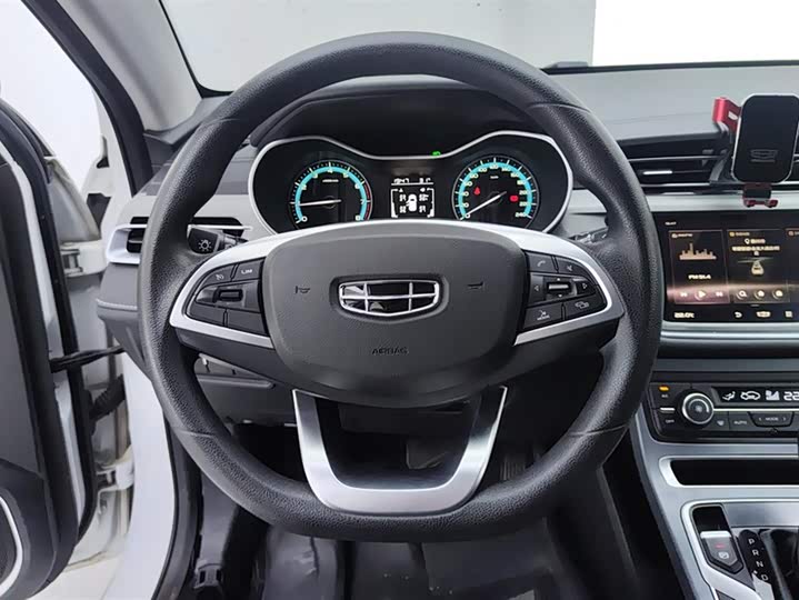 Фото 15 - Geely Emgrand