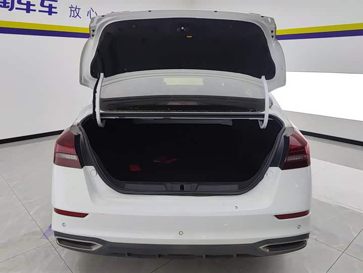 Фото 4 - Geely Emgrand