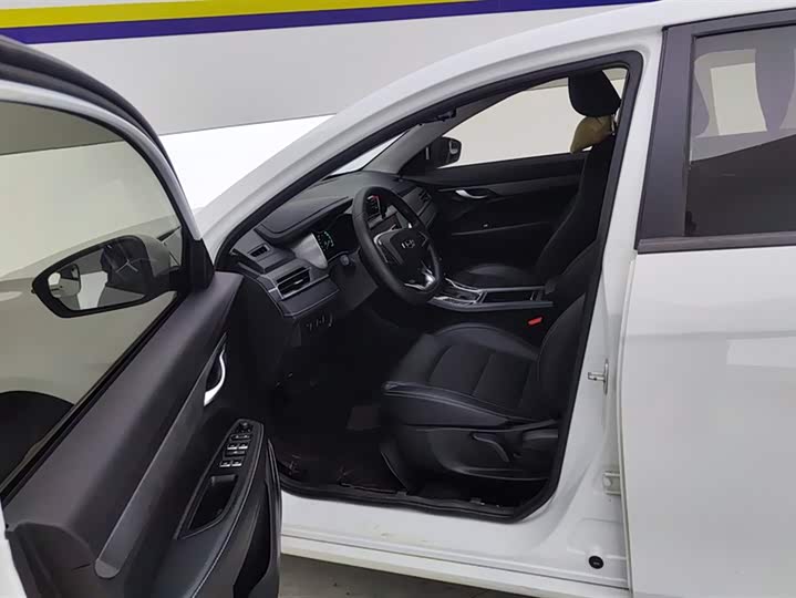 Фото 9 - Geely Emgrand