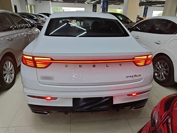 Фото 6 - Geely Preface