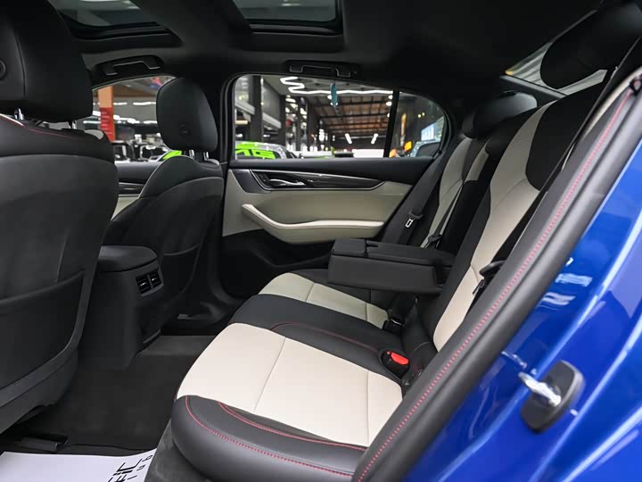 Фото 16 - Cadillac CT5