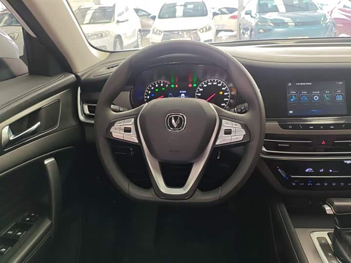 Фото 11 - Changan CS35 Plus