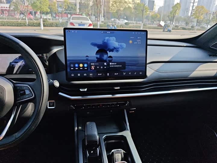 Фото 13 - Geely Okavango L