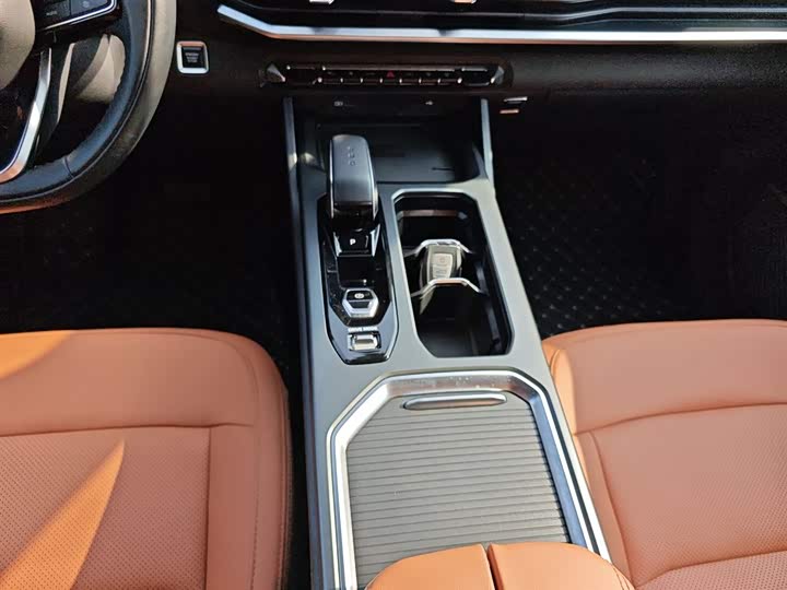 Фото 14 - Geely Okavango L