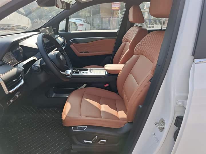 Фото 15 - Geely Okavango L