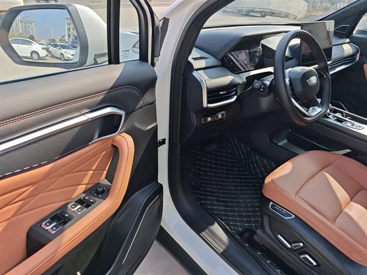 Фото 16 - Geely Okavango L