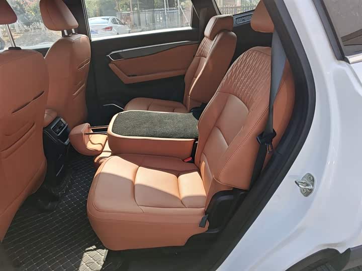 Фото 17 - Geely Okavango L