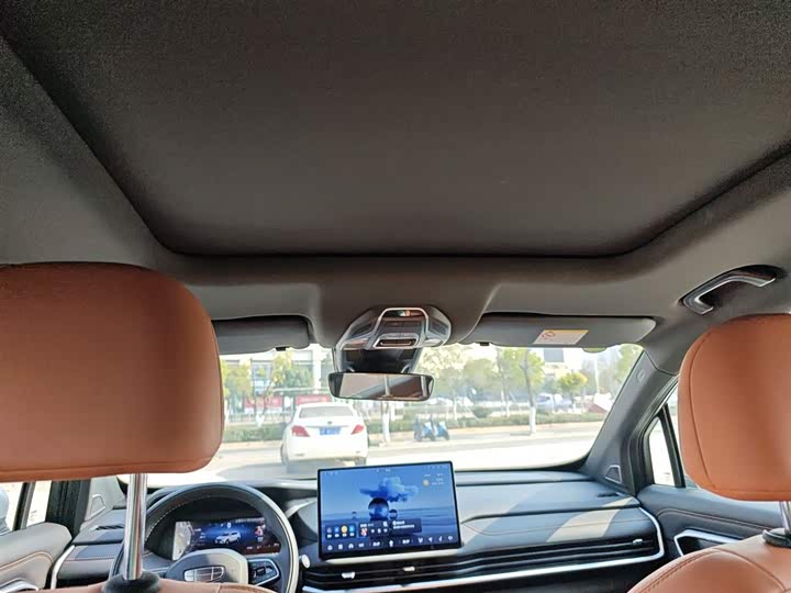 Фото 18 - Geely Okavango L