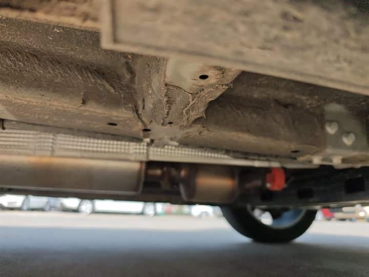 Фото 22 - Geely Okavango L