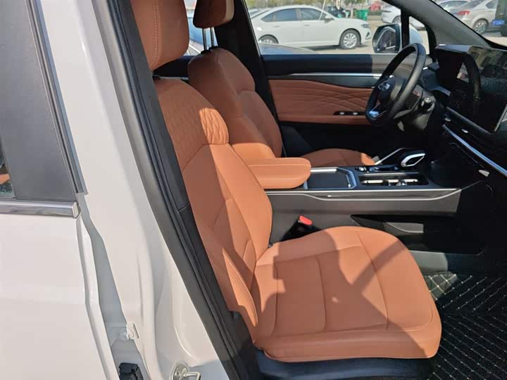 Фото 25 - Geely Okavango L