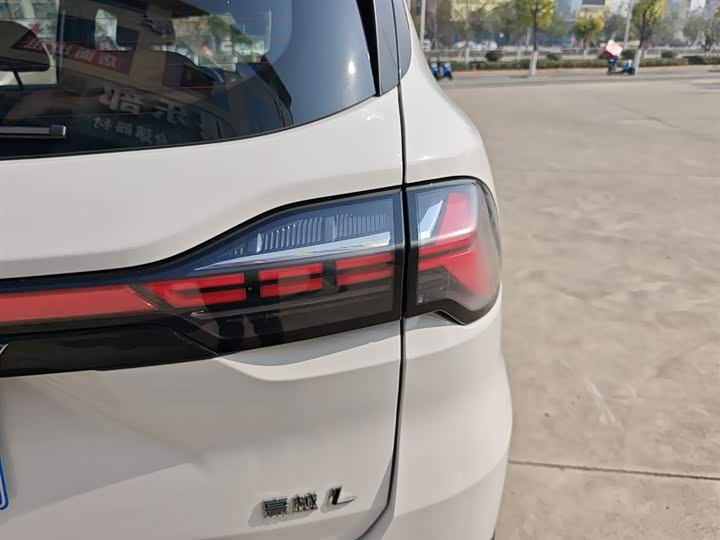 Фото 8 - Geely Okavango L