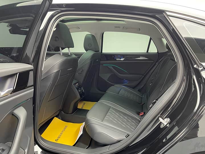 Фото 10 - Volkswagen Magotan