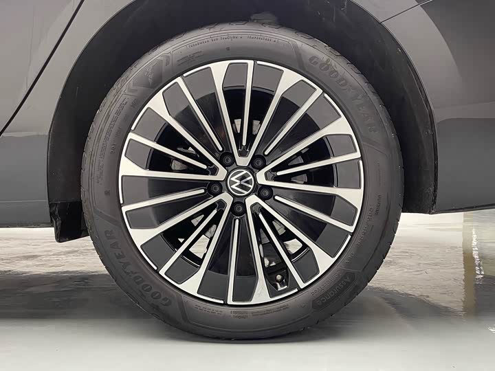 Фото 13 - Volkswagen Magotan