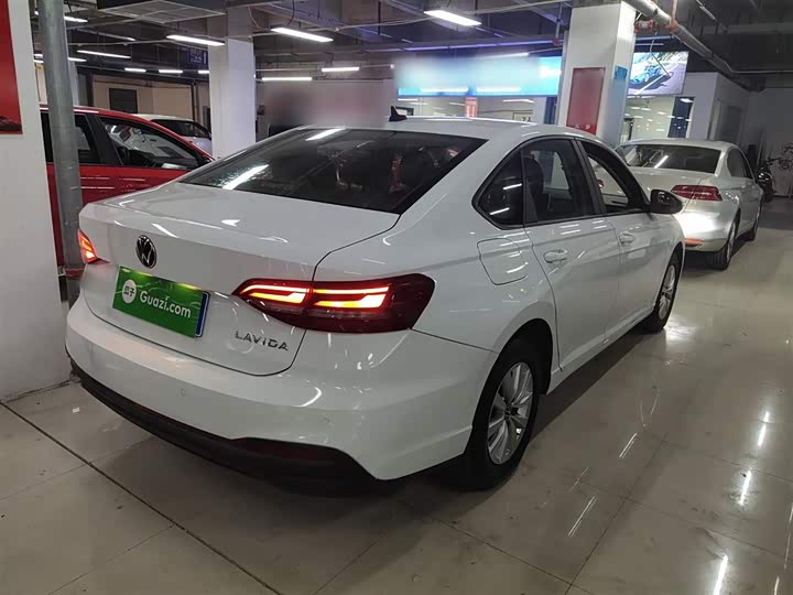 Фото 7 - Volkswagen Lavida