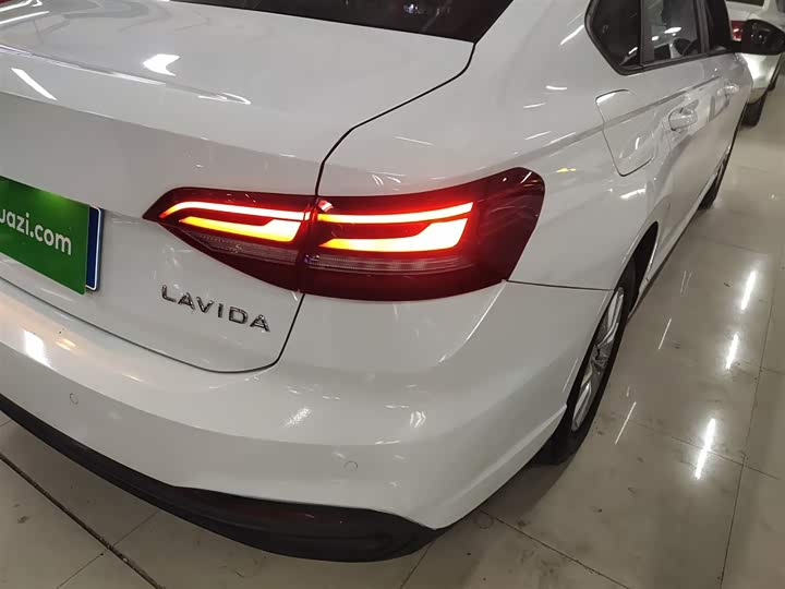 Фото 8 - Volkswagen Lavida