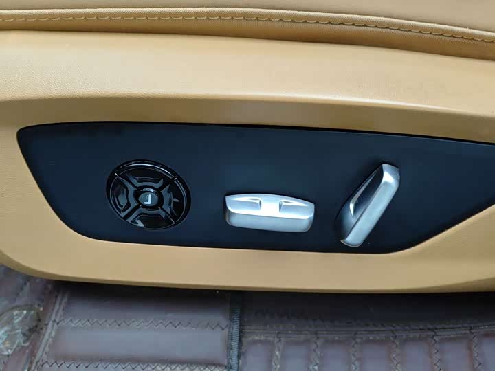 Фото 14 - LiXiang One