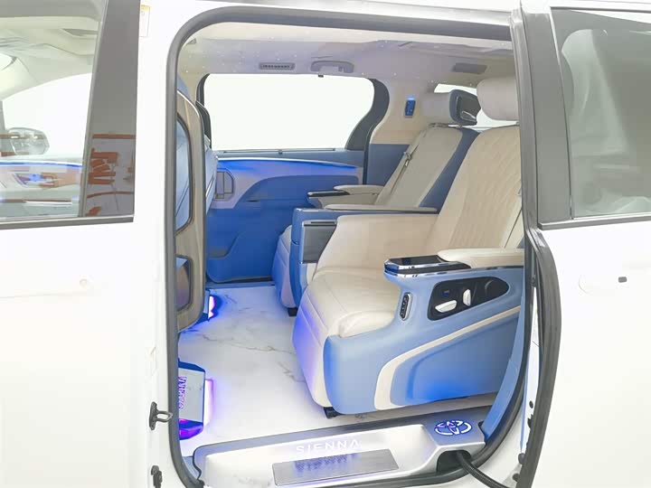 Фото 15 - Toyota Sienna