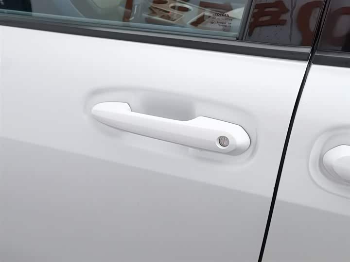 Фото 18 - Toyota Sienna