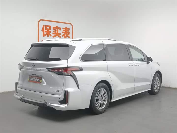 Фото 2 - Toyota Sienna