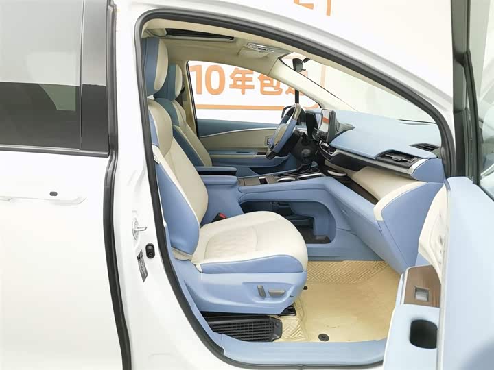 Фото 23 - Toyota Sienna