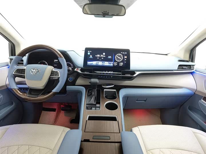 Фото 5 - Toyota Sienna