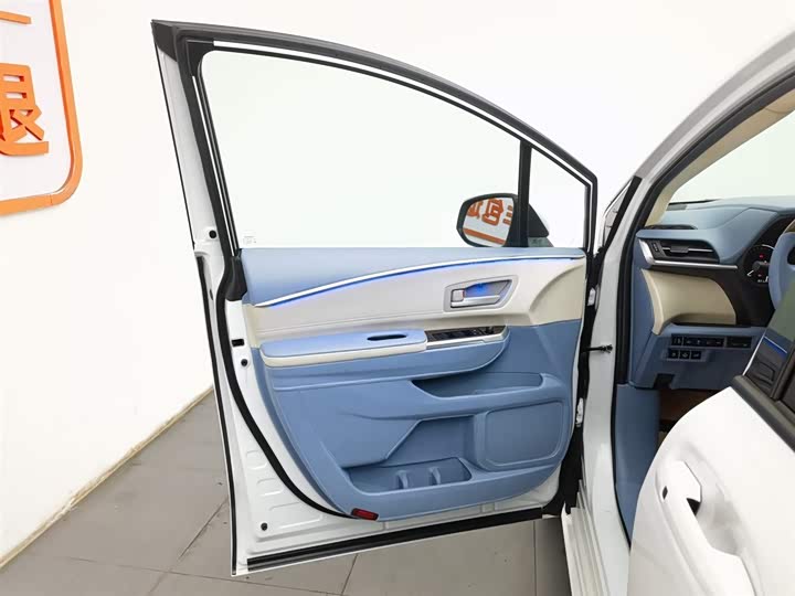 Фото 8 - Toyota Sienna