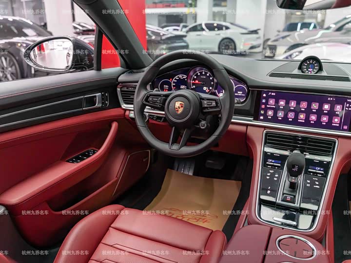 Фото 16 - Porsche Panamera