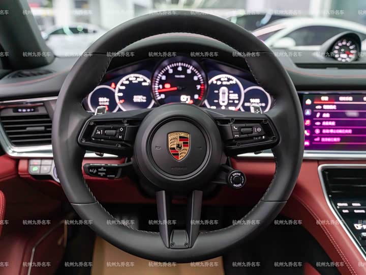 Фото 17 - Porsche Panamera