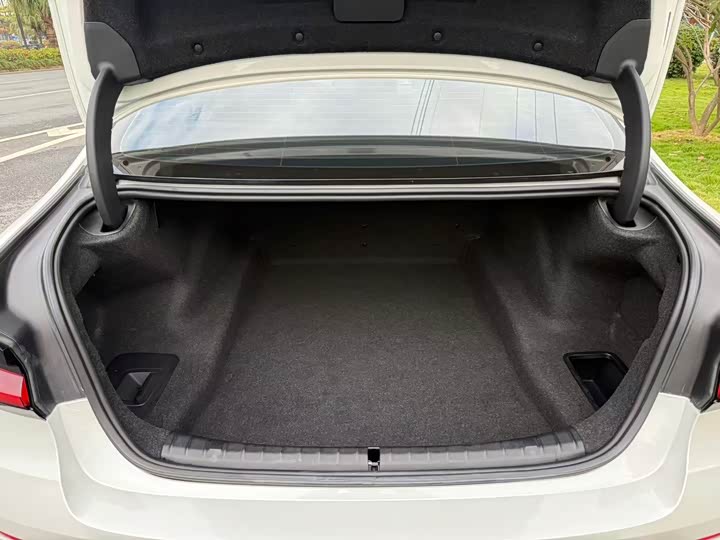 Фото 13 - BMW 5 Series