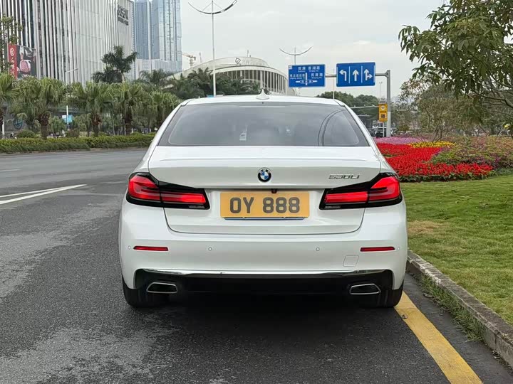 Фото 15 - BMW 5 Series