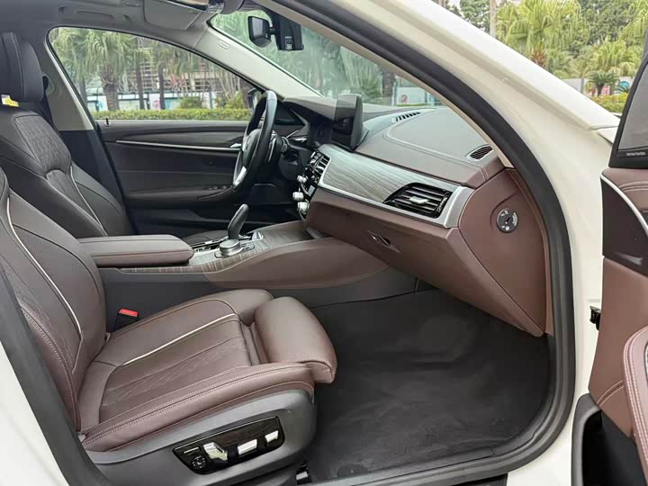 Фото 8 - BMW 5 Series