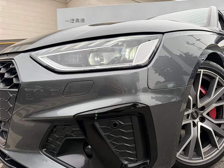 Фото 17 - Audi S4