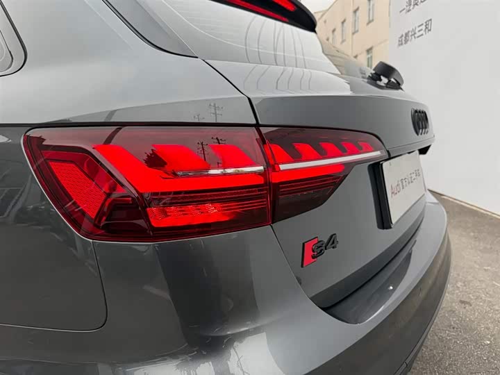 Фото 18 - Audi S4